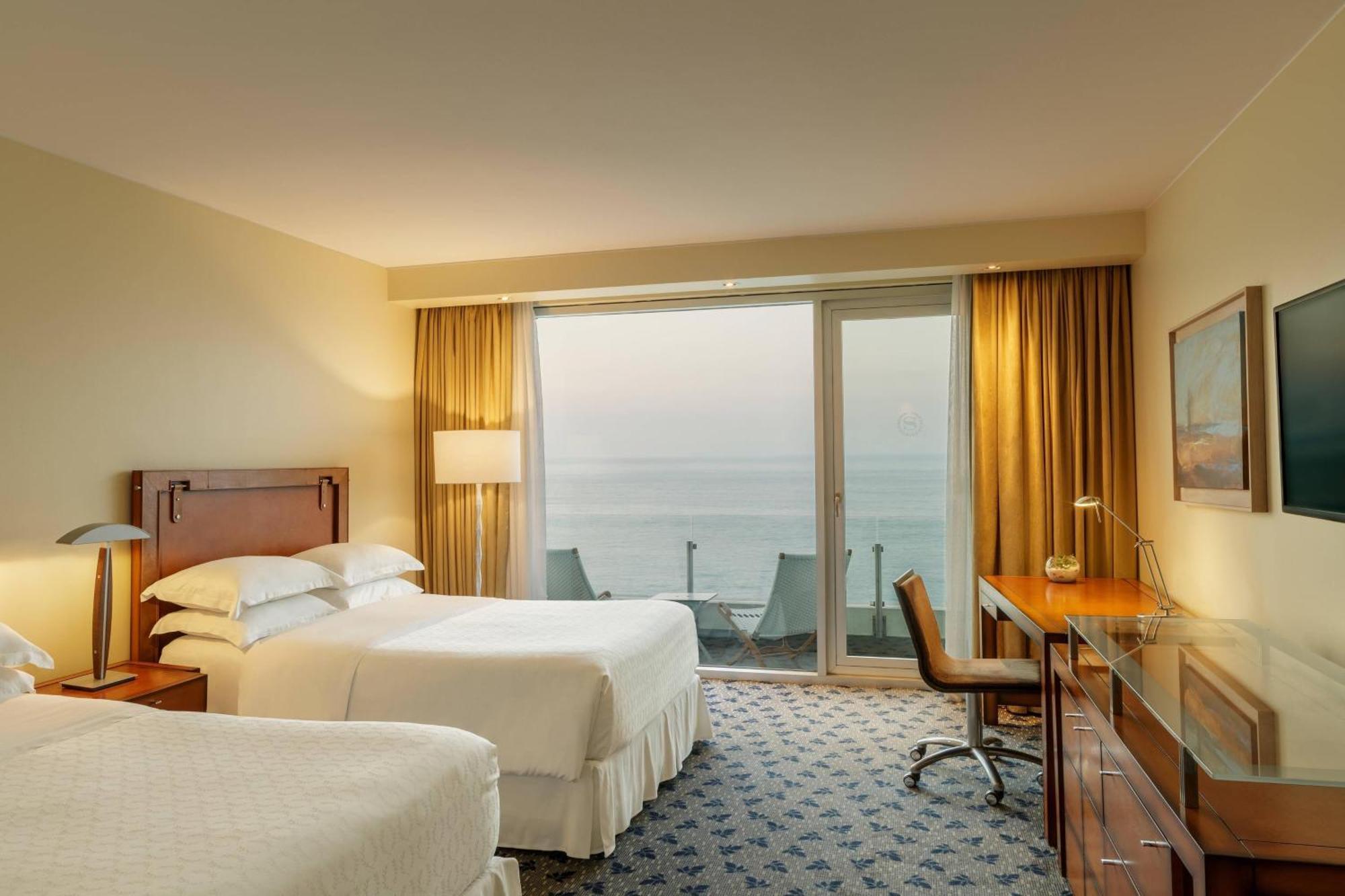 Sheraton Miramar Hotel & Convention Center Vina del Mar Buitenkant foto A guest room at the Hilton Alexandria